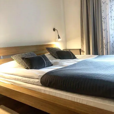Bed And Breakfast 33-2