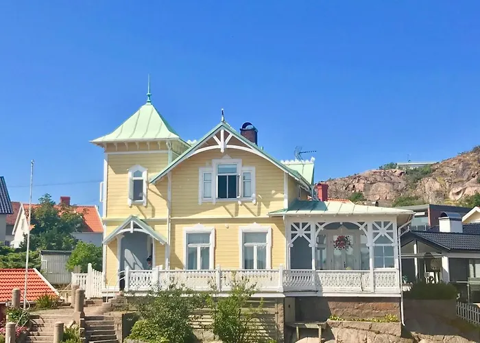 HotellStrandflickornas Annex Gula Villan