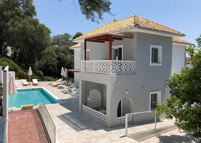 Theros Stylish Suites Parga