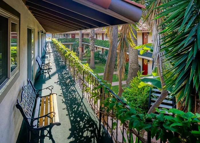 Inn By The Harbor Santa Barbara