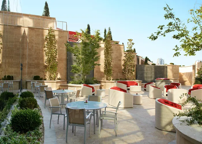 Fairmont Baku, Flame Towers Hotell