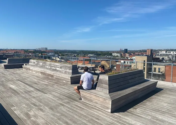 Modern Central Apt With Rooftop, Privat Balcony, & Free Parking,Next To Aarhus Attractions