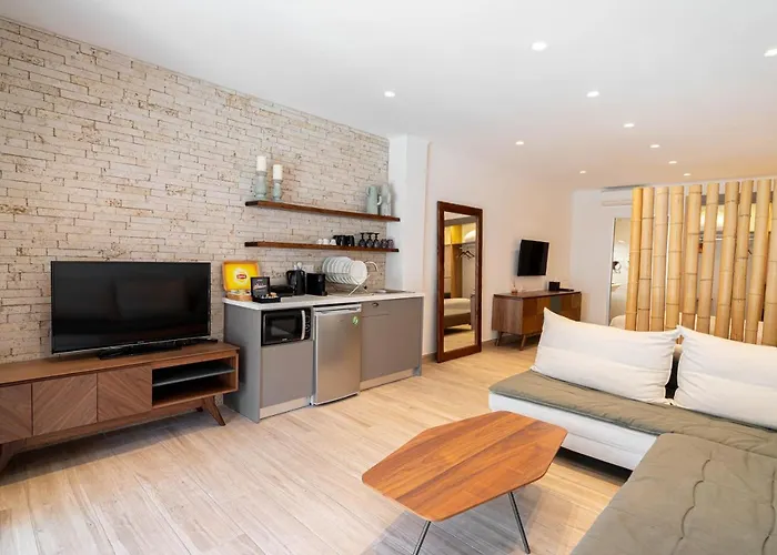 Fns Lounge Suites Parga