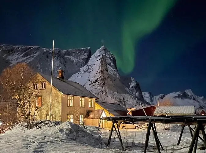 Det Gamle Hotellet Guesthouse Reine