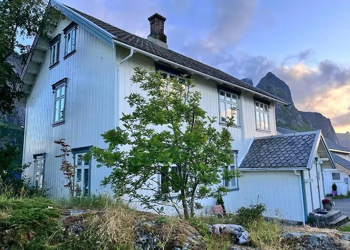 Det Gamle Hotellet Guesthouse Reine