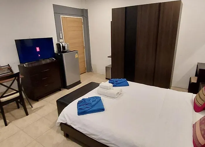 Cafe De Paris Hotel Patong