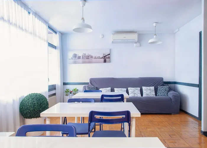 Barcelona City Street Hostal