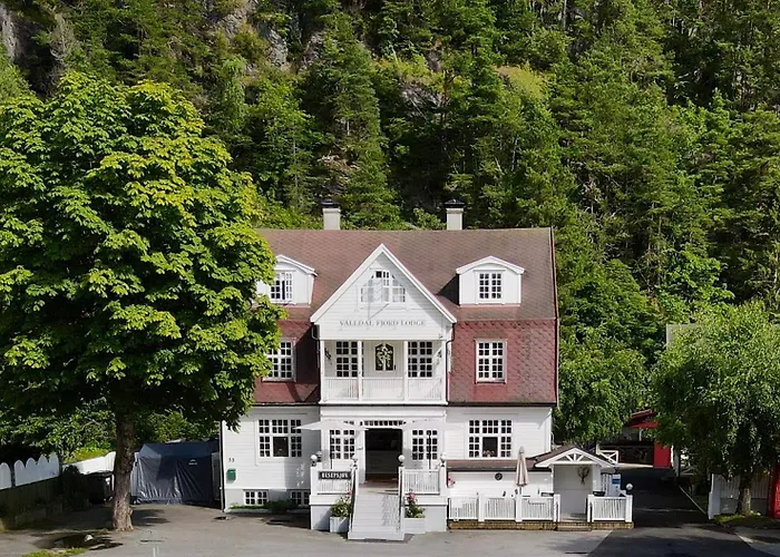 Valldal Fjord Lodge B&B