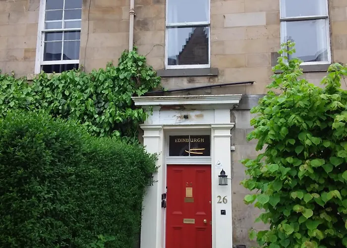 Ivy- Braveheart Guest House Edinburg