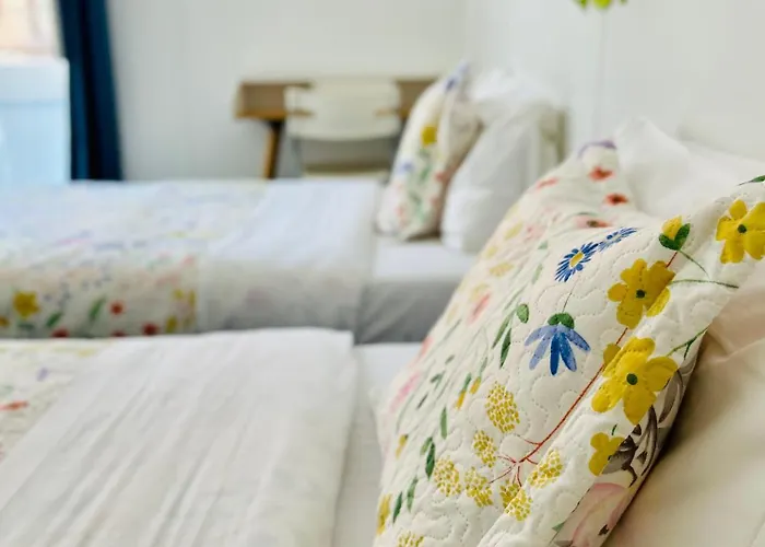 Central And Basic Universitat For Young Hostel Barcelona