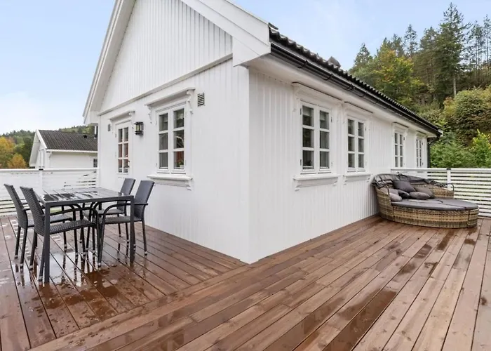 Beautiful house in Risør Hotell