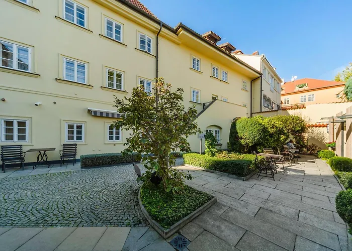 Archibald At The Charles Bridge Hotell Praha