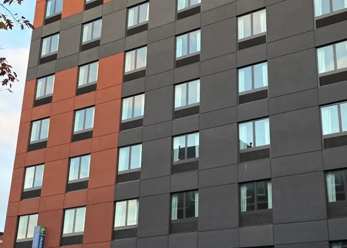 Holiday Inn Express & Suites New York
