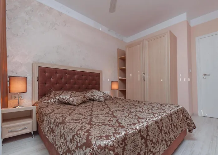 Monte Carlo Aparthotel Slântsjev Brjag