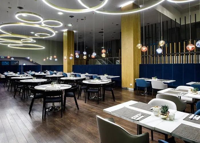Courtyard By Marriott Warsaw Airport Hotell