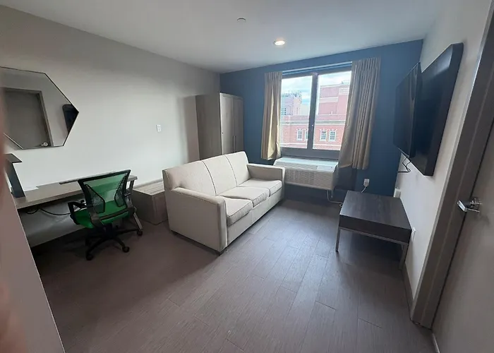 Holiday Inn Express & Suites New York