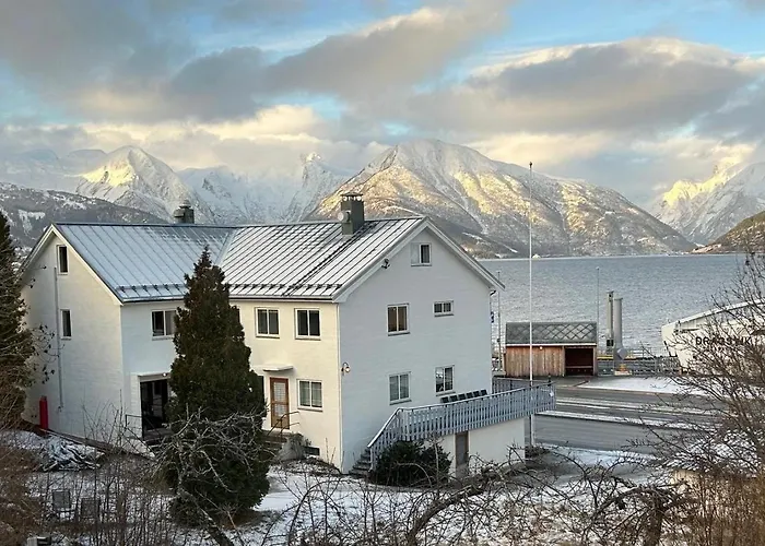Sognefjord Gjesteheim Vangsnes