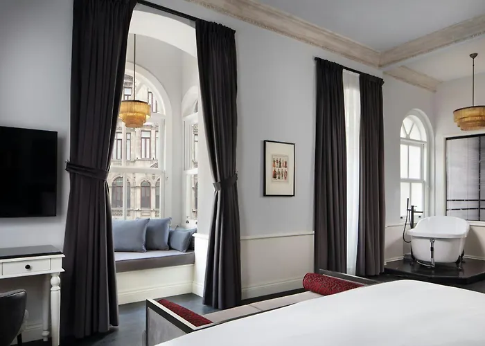 Adahan Decamondo Pera, Autograph Collection Istanbul