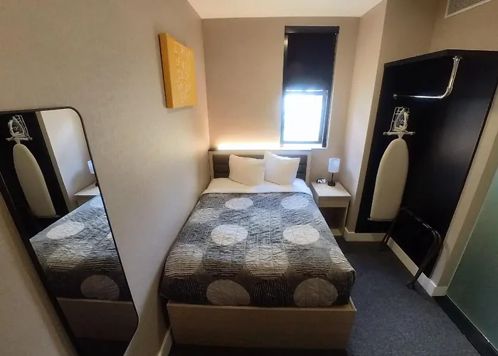Leon Hotel Les New York