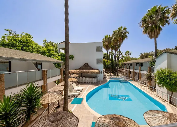 Tropic Beach Club & Resort - Side