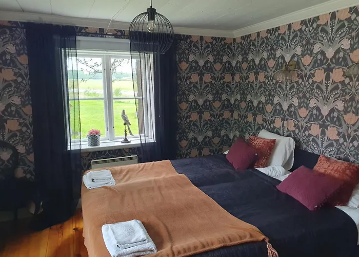 Hova Prästgård Bed&Breakfast