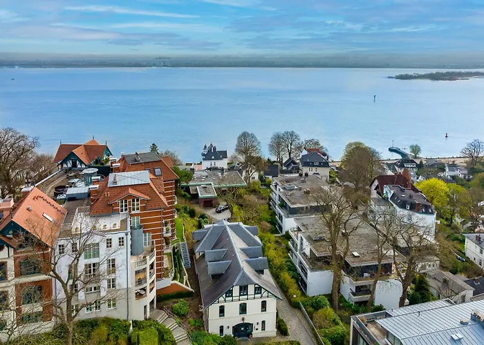 Suellberg Hotel - Die Kleine, Feine Remise In Blankenese Hamborg