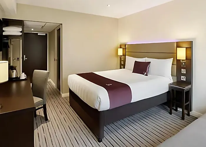 Ensuite In Prescot Street, London