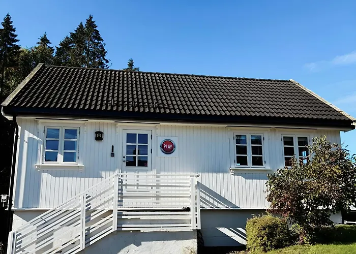 Beautiful house in Risør Hotell