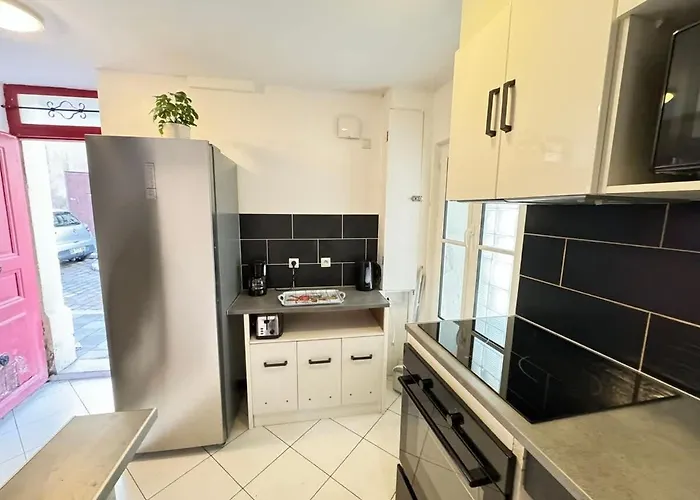 Chambre Neuf Ecluses 2E Etage Béziers