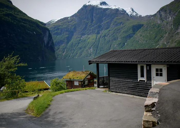 Grande Hytteutleige Og Camping Geiranger