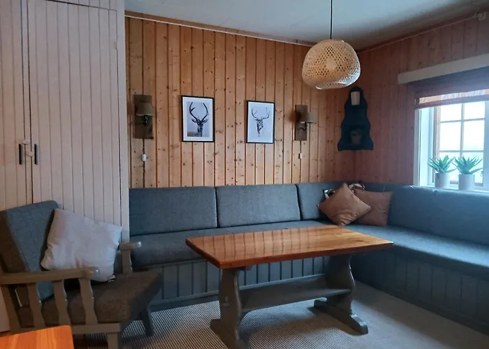 Bustad Hyttetun Skåbu