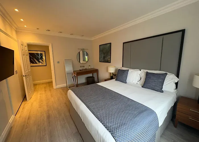 Commodore Hotel London