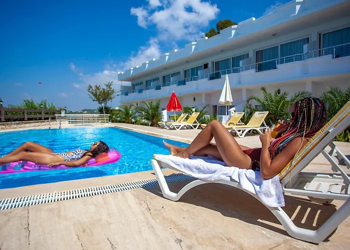 Side Beach Club