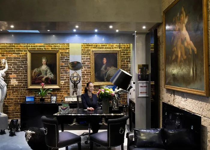 Hotel Plaza Elysees Paris