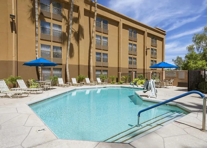 Greentree Inn & Suites Phoenix Sky Harbor