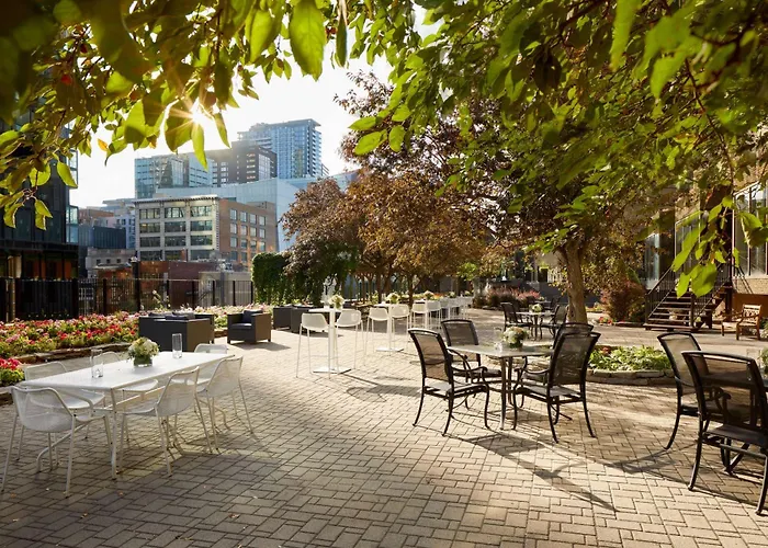 Doubletree By Hilton Montreal Hotell