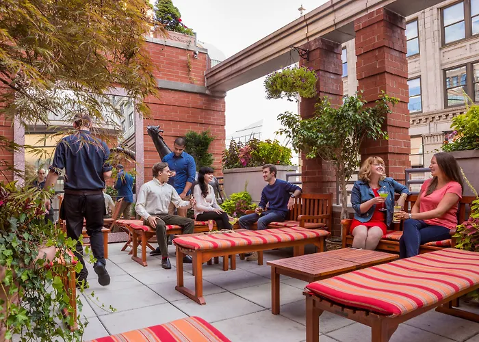 HotellGiraffe By Library Collection