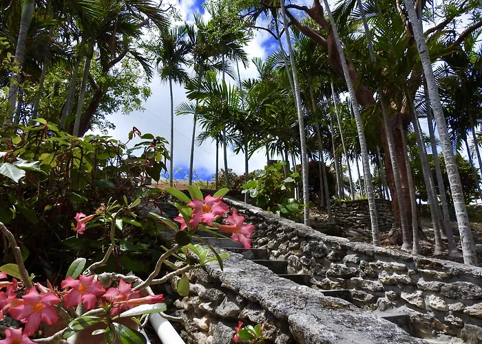 Orange Hill Beach Inn Nassau