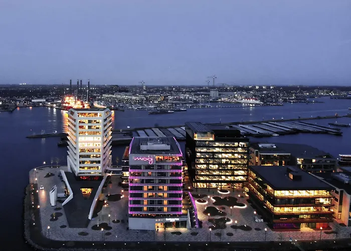 Moxy Amsterdam Houthavens Hotell