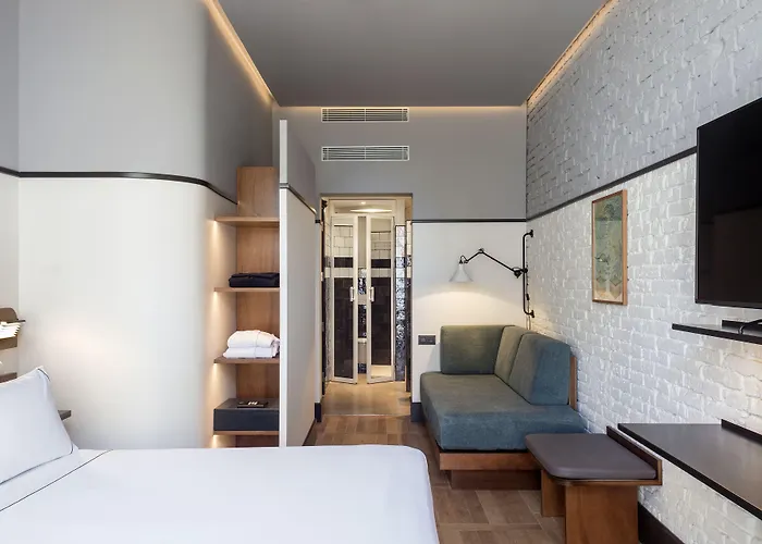 Praktik Èssens Hotell Barcelona