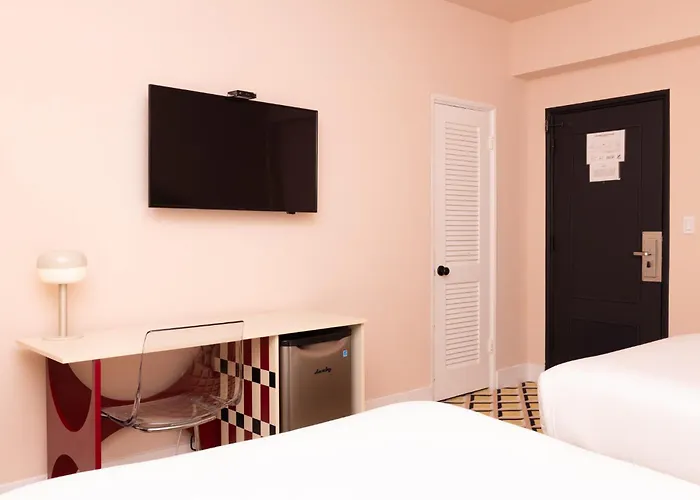 Crest Hotel Suites Miami Beach