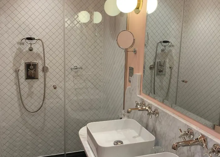 Henrietta Experimental Hotell London