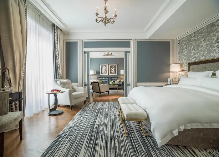 Hotel De Crillon Pariisi