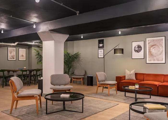 Zedwell Underground Hotel Tottenham Court Rd London