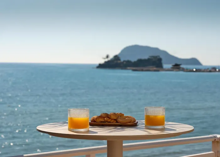 C'Est La Vie - Beachfront Accommodation Laganas