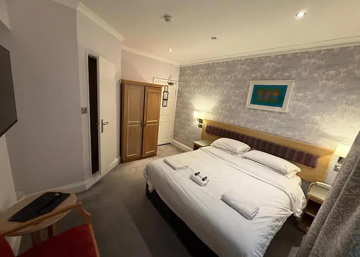 Kingswaypark Hotel At Park Avenue London