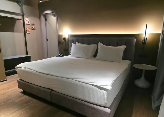 Mondial Hotel Tiranë
