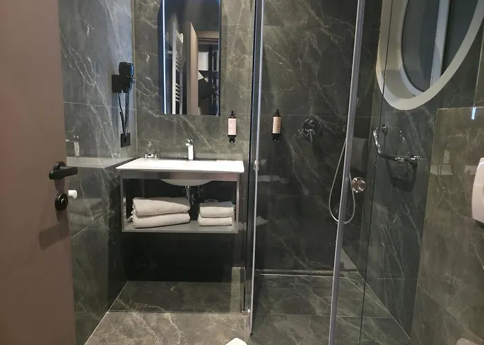 Mondial Hotel Tiranë