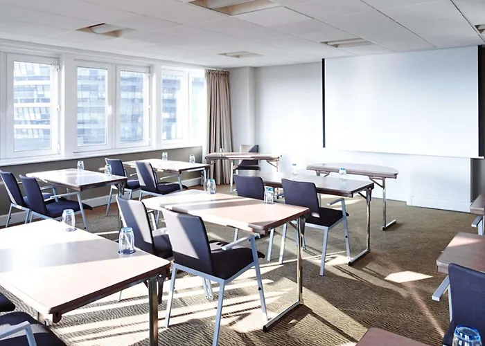 Novotel London West