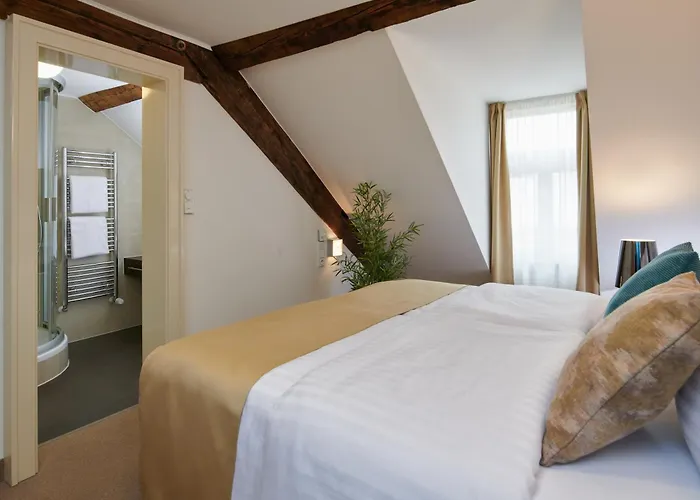 Golden Angel Suites By Adrez Prag